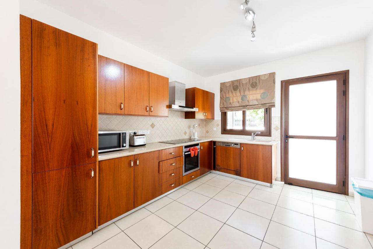 Sea Front Oceanus H2 By Ezoria Villas Aya Napa Dış mekan fotoğraf